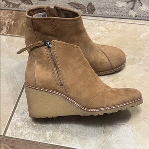 Toms Brown Suede Wedge Boots